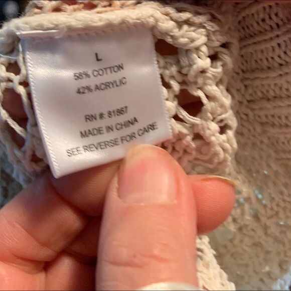 GG Basics Beige/white Open Knit Long Sleeve Sweater, good condition, Size Large - Picture 9 of 9